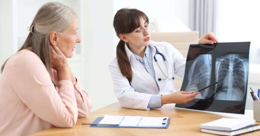 Ilustração de um pulmão com sintomas de infecção destacando a tosse, febre e dificuldade respiratória.