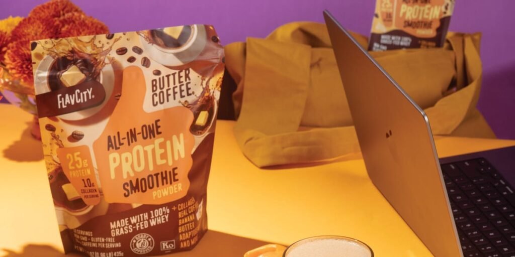 Smoothie de Proteína da FlavCity em um copo shaker