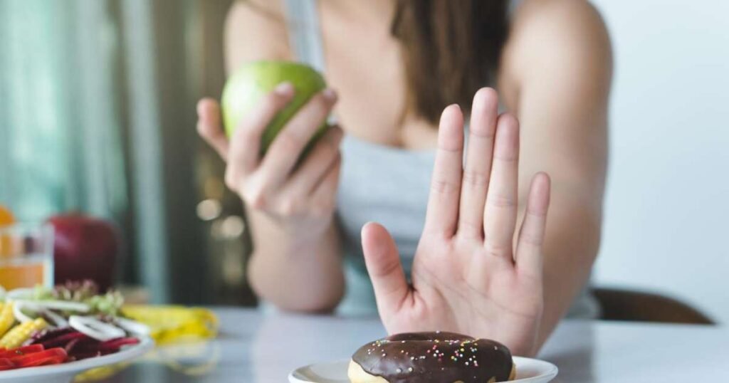 Homem saudável com expressão de bem-estar após 7 dias sem açúcar