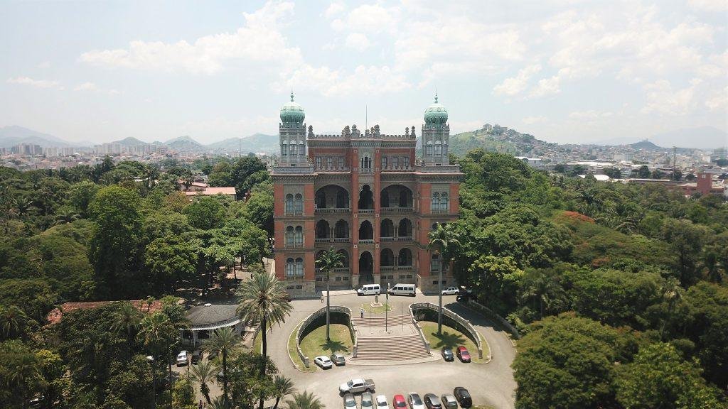 Paciente belga internado em hospital no Rio de Janeiro com sintomas suspeitos de doenças infecciosas