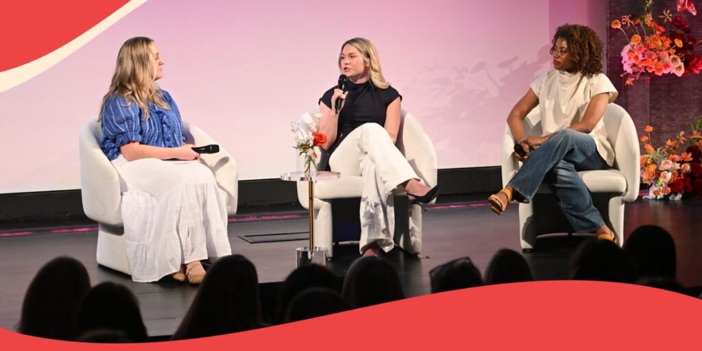 Casey O'Brien, atleta de hóquei no gelo, durante painel sobre nutrição e proteína para atletas profissionais.