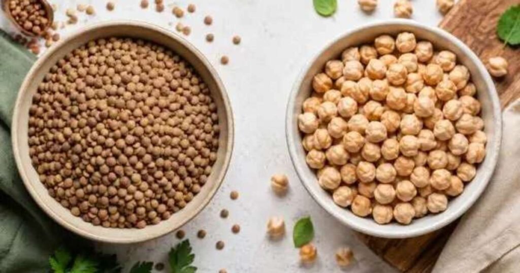 Comparação entre lentilhas e grão-de-bico em um prato saudável