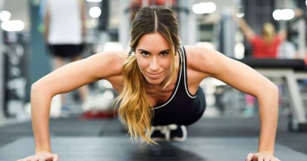 Alimentação saudável com frutas, vegetais e exercícios físicos